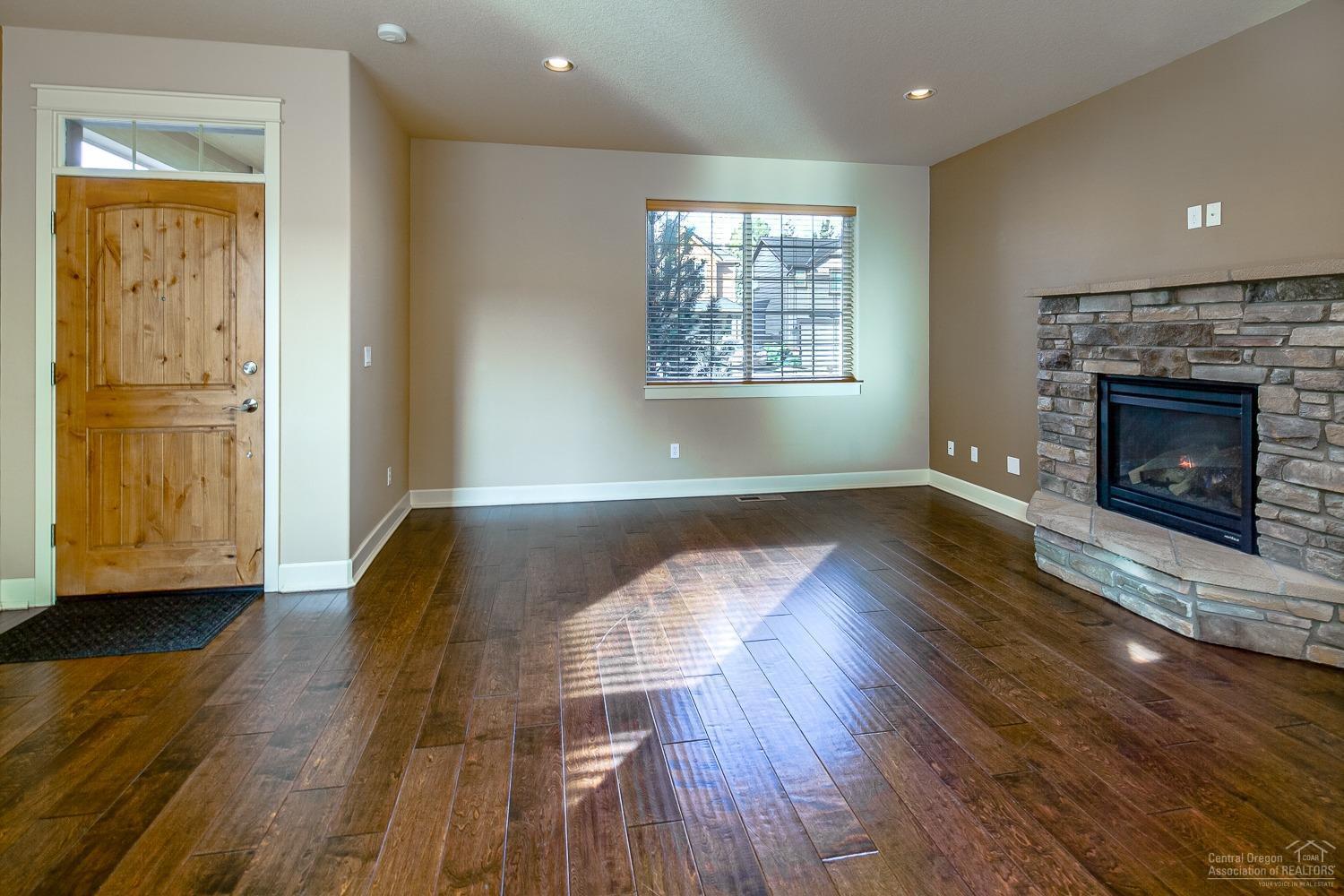 Lava Ridges - Residential