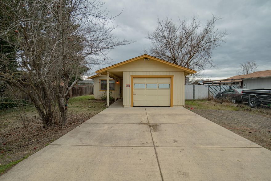 First time home buyers and investors, this move in ready home is ready for your personal touches. This home sits on .15 of an acre, has fruit trees, flowers and small RV parking. The home has 3 bedrooms, 1 bath and indoor washer and dryer hook-ups. Schedule a showing today.