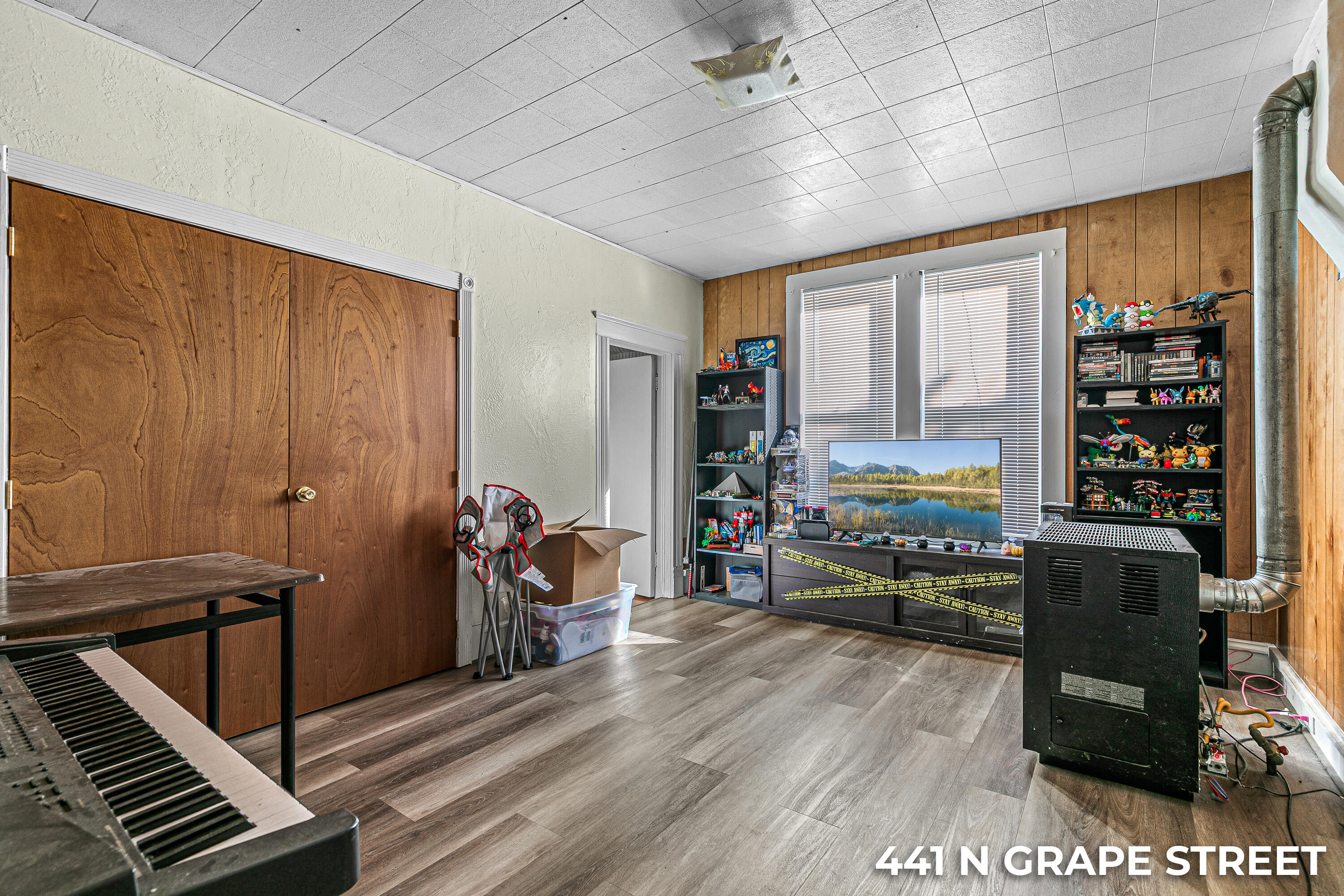 Main image without alt text