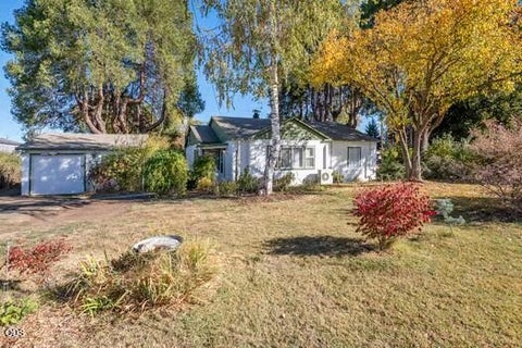 Photo of 278 Winema Way, Medford, OR 97501 (MLS # 220230617)