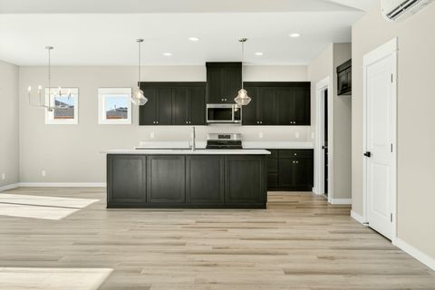 Tiny photo for 3758 Carlin Drive, Medford, OR 97504 (MLS # 220214320)