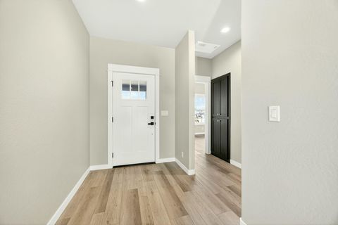 Tiny photo for 3758 Carlin Drive, Medford, OR 97504 (MLS # 220214320)