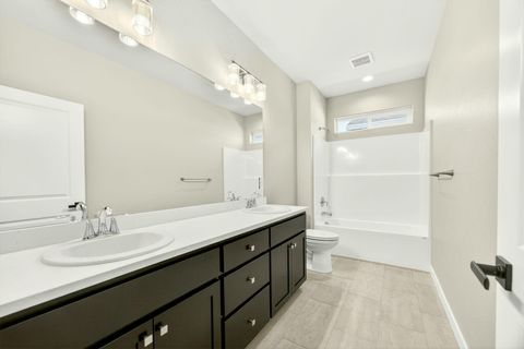 Tiny photo for 3758 Carlin Drive, Medford, OR 97504 (MLS # 220214320)