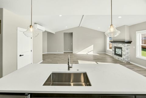 Tiny photo for 3758 Carlin Drive, Medford, OR 97504 (MLS # 220214320)