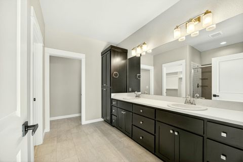 Tiny photo for 3758 Carlin Drive, Medford, OR 97504 (MLS # 220214320)