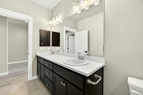 Tiny photo for 3758 Carlin Drive, Medford, OR 97504 (MLS # 220214320)