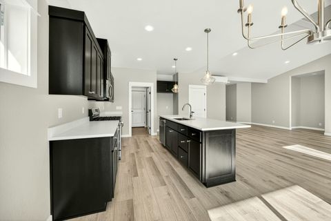 Tiny photo for 3758 Carlin Drive, Medford, OR 97504 (MLS # 220214320)