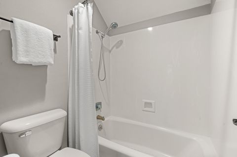Tiny photo for 115 Rogue River Highway #APT 307, Grants Pass, OR 97527 (MLS # 220220045)