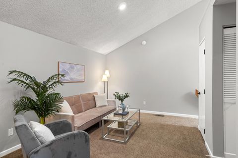 Tiny photo for 115 Rogue River Highway #APT 307, Grants Pass, OR 97527 (MLS # 220220045)