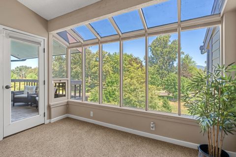 Tiny photo for 115 Rogue River Highway #APT 307, Grants Pass, OR 97527 (MLS # 220220045)