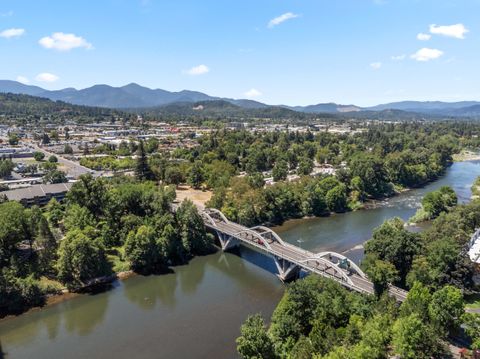 Tiny photo for 115 Rogue River Highway #APT 307, Grants Pass, OR 97527 (MLS # 220220045)