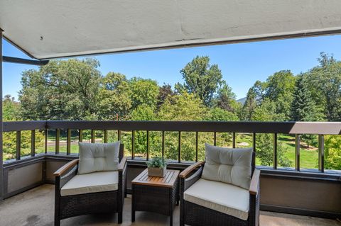 Tiny photo for 115 Rogue River Highway #APT 307, Grants Pass, OR 97527 (MLS # 220220045)