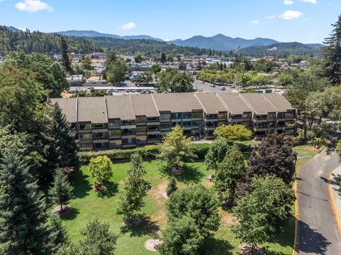 Photo of 115 Rogue River Highway #APT 307, Grants Pass, OR 97527 (MLS # 220220045)