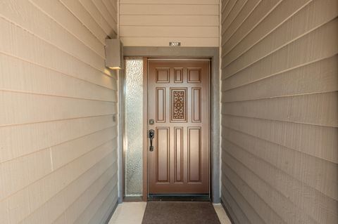 Tiny photo for 115 Rogue River Highway #APT 307, Grants Pass, OR 97527 (MLS # 220220045)