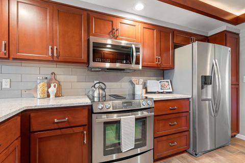 Tiny photo for 115 Rogue River Highway #APT 307, Grants Pass, OR 97527 (MLS # 220220045)
