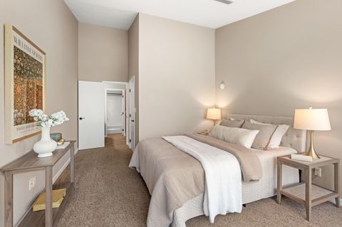 Tiny photo for 115 Rogue River Highway #APT 307, Grants Pass, OR 97527 (MLS # 220220045)