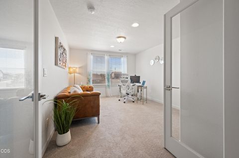 Tiny photo for 3496 NW 9th Lane, Redmond, OR 97756 (MLS # 220223553)