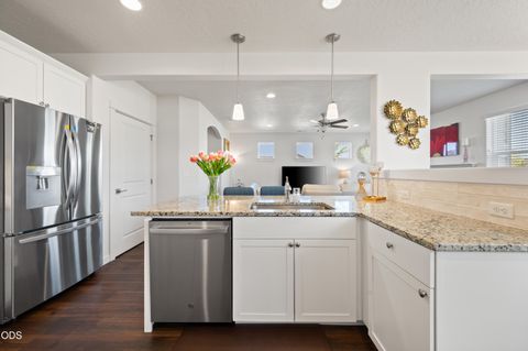Tiny photo for 3496 NW 9th Lane, Redmond, OR 97756 (MLS # 220223553)