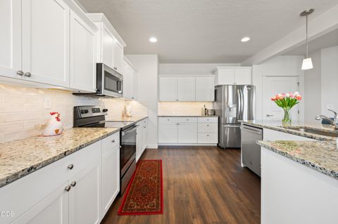 Tiny photo for 3496 NW 9th Lane, Redmond, OR 97756 (MLS # 220223553)