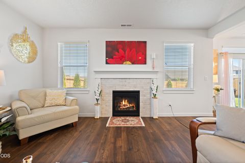 Tiny photo for 3496 NW 9th Lane, Redmond, OR 97756 (MLS # 220223553)