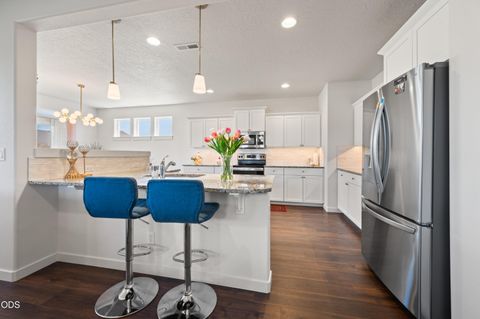 Tiny photo for 3496 NW 9th Lane, Redmond, OR 97756 (MLS # 220223553)