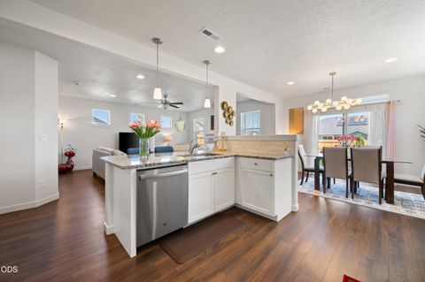 Tiny photo for 3496 NW 9th Lane, Redmond, OR 97756 (MLS # 220223553)