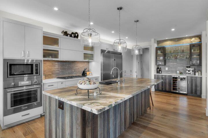 Broken Top - Residential