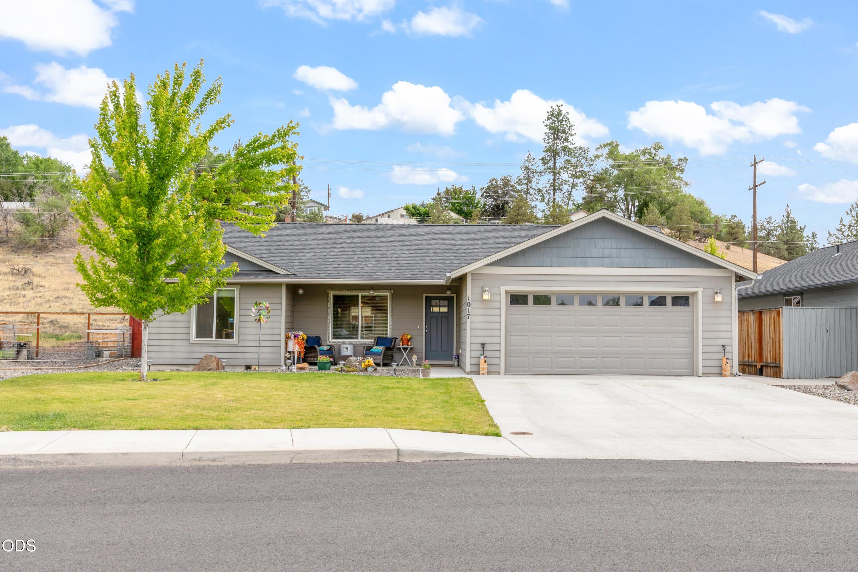 Photo 1 of 23 — 1017 NE Crista Court, Prineville, OR 97754