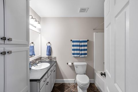 Tiny photo for 16092 Snowberry Lane, La Pine, OR 97739 (MLS # 220215709)