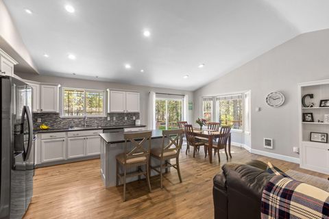 Tiny photo for 16092 Snowberry Lane, La Pine, OR 97739 (MLS # 220215709)