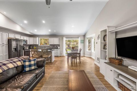 Tiny photo for 16092 Snowberry Lane, La Pine, OR 97739 (MLS # 220215709)