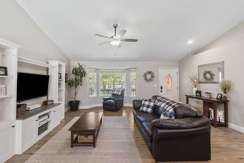 Tiny photo for 16092 Snowberry Lane, La Pine, OR 97739 (MLS # 220215709)