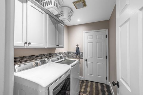 Tiny photo for 16092 Snowberry Lane, La Pine, OR 97739 (MLS # 220215709)