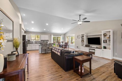 Tiny photo for 16092 Snowberry Lane, La Pine, OR 97739 (MLS # 220215709)