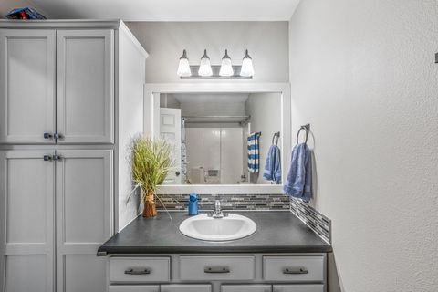 Tiny photo for 16092 Snowberry Lane, La Pine, OR 97739 (MLS # 220215709)