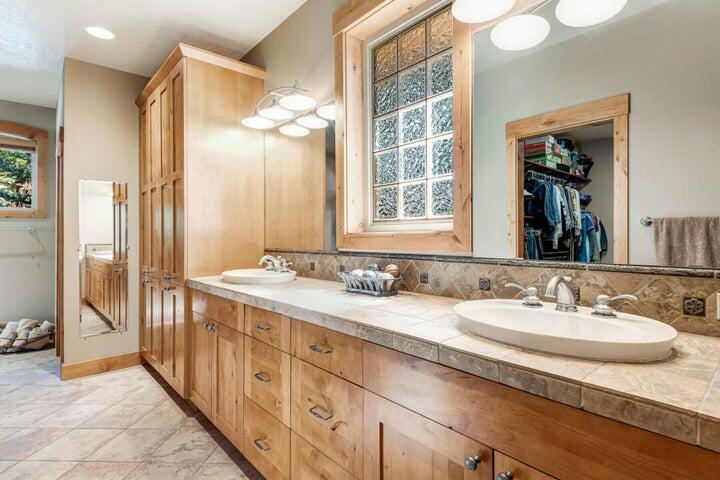 7th Mtn Golf Village - Residential