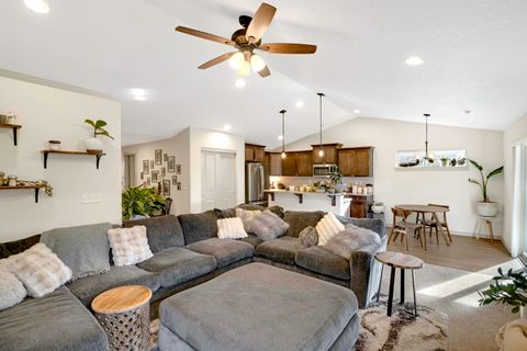 Tiny photo for 2378 NW Kingwood Avenue, Redmond, OR 97756 (MLS # 220217737)