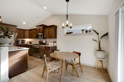 Tiny photo for 2378 NW Kingwood Avenue, Redmond, OR 97756 (MLS # 220217737)