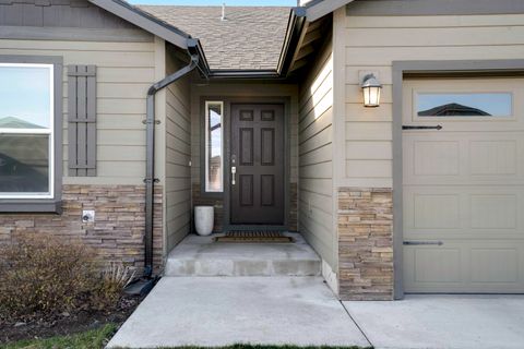 Tiny photo for 2378 NW Kingwood Avenue, Redmond, OR 97756 (MLS # 220217737)