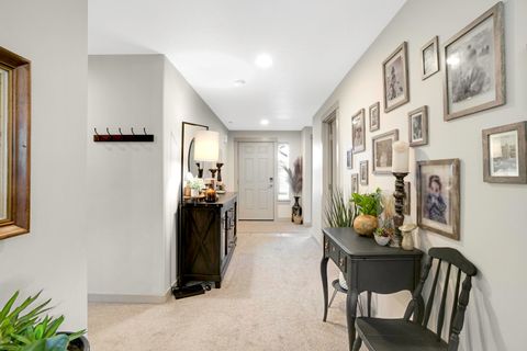 Tiny photo for 2378 NW Kingwood Avenue, Redmond, OR 97756 (MLS # 220217737)