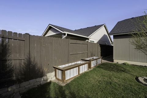 Tiny photo for 2378 NW Kingwood Avenue, Redmond, OR 97756 (MLS # 220217737)