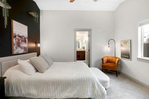 Tiny photo for 2378 NW Kingwood Avenue, Redmond, OR 97756 (MLS # 220217737)