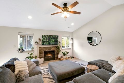 Tiny photo for 2378 NW Kingwood Avenue, Redmond, OR 97756 (MLS # 220217737)