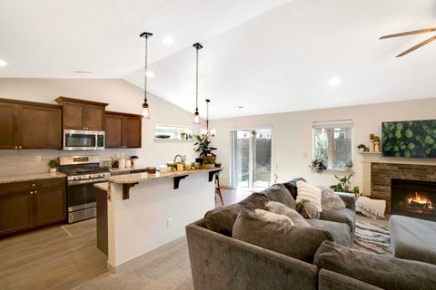 Tiny photo for 2378 NW Kingwood Avenue, Redmond, OR 97756 (MLS # 220217737)