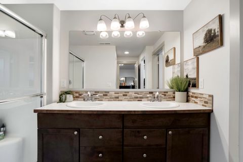 Tiny photo for 2378 NW Kingwood Avenue, Redmond, OR 97756 (MLS # 220217737)