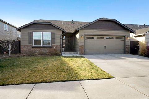 Photo of 2378 NW Kingwood Avenue, Redmond, OR 97756 (MLS # 220217737)