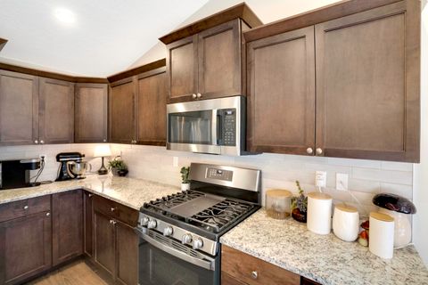 Tiny photo for 2378 NW Kingwood Avenue, Redmond, OR 97756 (MLS # 220217737)