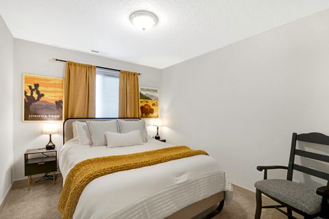 Tiny photo for 2378 NW Kingwood Avenue, Redmond, OR 97756 (MLS # 220217737)