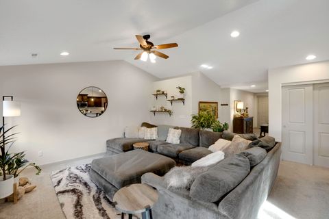 Tiny photo for 2378 NW Kingwood Avenue, Redmond, OR 97756 (MLS # 220217737)