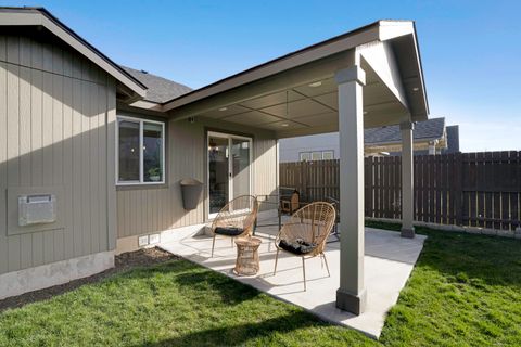 Tiny photo for 2378 NW Kingwood Avenue, Redmond, OR 97756 (MLS # 220217737)